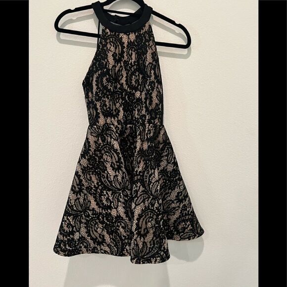 Windsor Black/Beige Lace Evening Dress - Picture 3 of 6